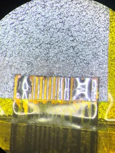 Vue du câble au microscope